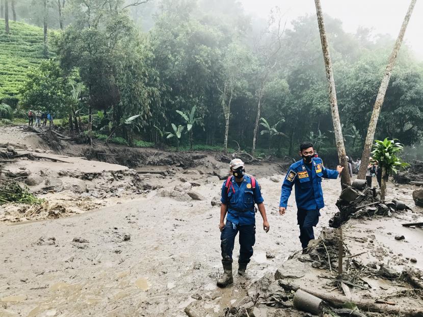 Baznas Menerjunkan Tim Ke Lokasi Banjir Bandang di Puncak Bogor, Bantu Kebutuhan Korban Banjir