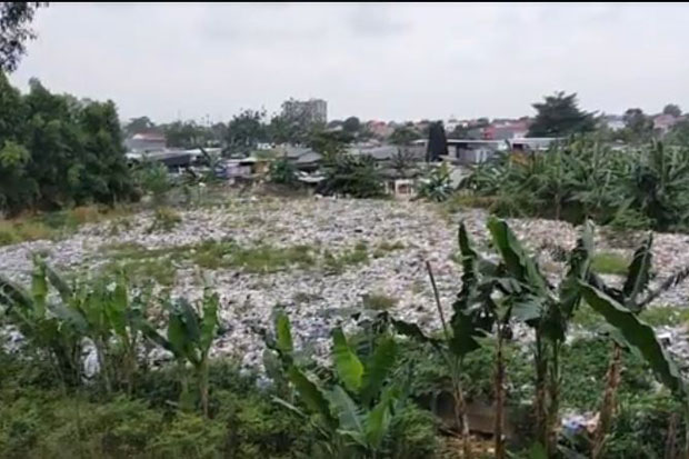 Lautan Sampah Liar Hebohkan Warga Kelurahan Jakasampurna Bekasi
