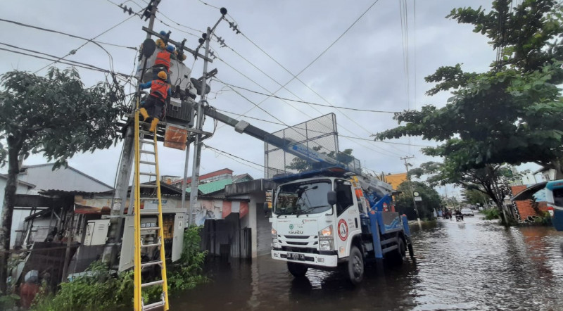 Terdampak Bencana Banjir di Kalsel, 90% Gardu Distribusi Listrik Berhasil Dinyalakan PLN