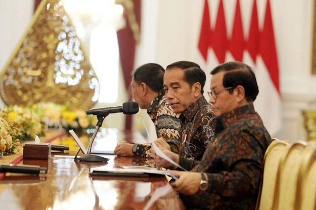 Presiden Jokowi Ungkap Penyebab Lambatnya Realisasi Vaksinasi Nakes