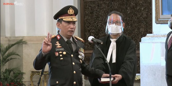 Presiden Jokowi Melantik Komisaris Jenderal Listyo Sigit Prabowo  Sebagai Kapolri di Istana Negara