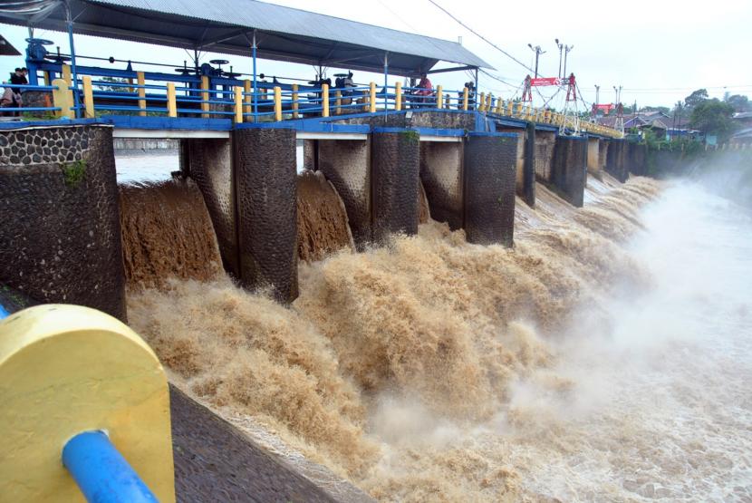Hujan Mengguyur Wilayah Bogor Sejak Dini Hari, TMA Bendung Katulampa Naik