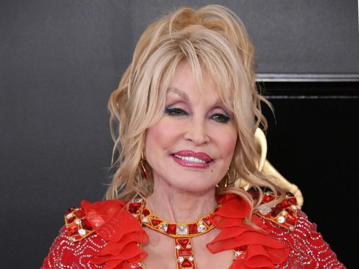 Dolly Parton Tolak Patung Dirinya Dipajang di Gedung Capitol Tennessee