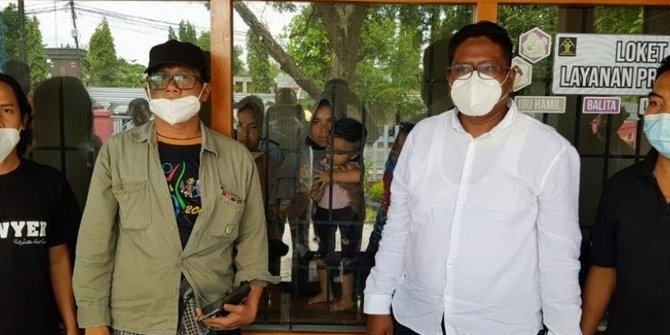 Gara-Gara Melempar Batu ke Gudang Rokok, Empat IRT  di Lombok Ditahan Bersama Anaknya