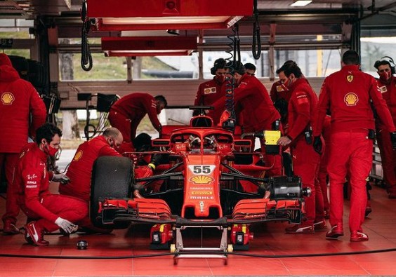 Ferrari Izinkan Carlos Sainz dan Charles Leclerc Saling Jegal di F1 2021