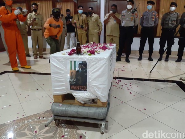 Saat Wakil Rakyat Menista Pemakaman Corona Bak Mengubur Binatang