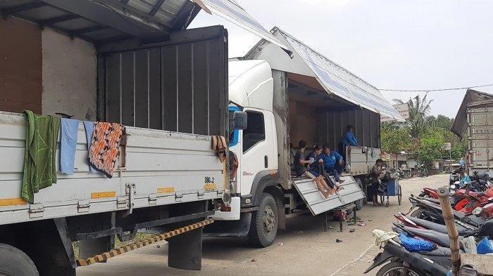 BANJIR PARAH di Bekasi, Ketinggiannya Sampai 2,5 Meter, Warga Mengungsi di Truk Kontainer