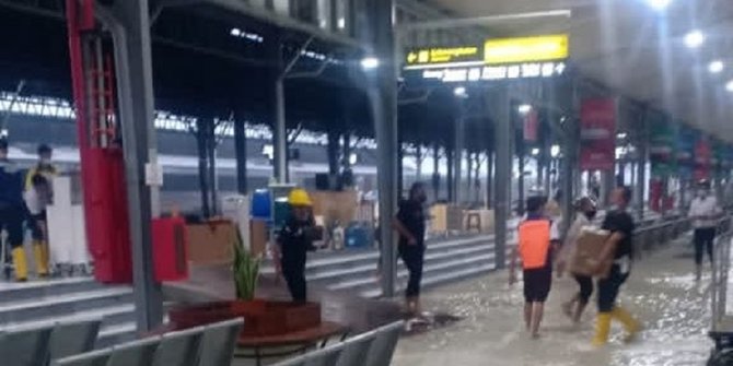 Stasiun Tawang Kembali Terendam Banjir, Operasiona Perjalanan Kereta Apu dari dan Menuju Stasiun Tidak Bisa Berfungsi