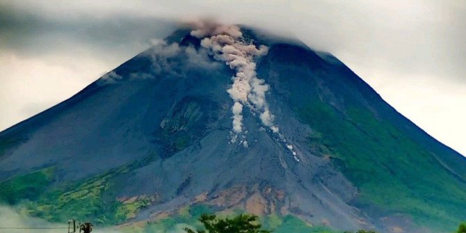 Gunung Merapi Dikabarkan Luncurkan Awan Panas dan Lava Pijar ke Arah Barat Daya Atau Hulu Kali Krasak dan Boyong