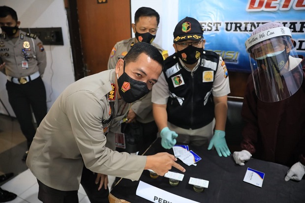 100 Polisi Jalani Tes Urine Mendadak, 'Terlibat Narkoba, Pecat!' Ujar Kapolresta Malang Kota
