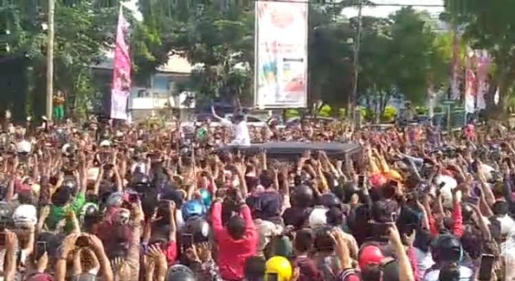 Kunker Jokowi Bikin Kerumunan Warga, PAN Nilai Tak Sesuai Kampanye Prokes Pemerintah