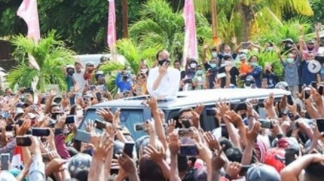 Istana Klaim Kerumunan Jokowi di NTT Beda dengan Kasus Lain