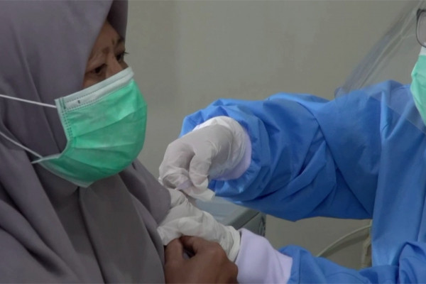 Dinkes Menyiapkan Pelaksanaan Vaksinasi Covid-19 Tahap Kedua, Ribuan Warga Lansia di Bandung Disasar Vaksinasi Covid-19