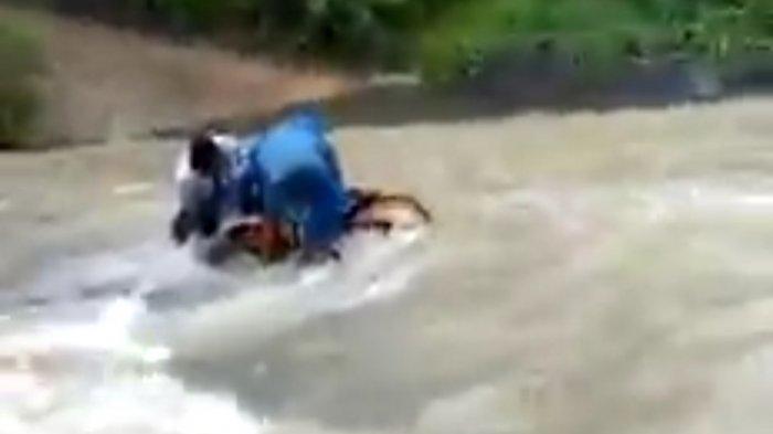 Kisah Perjuangan Guru Honorer di Cidadap Sukabumi, Terjatuh dari Motor saat Lintasi Sungai