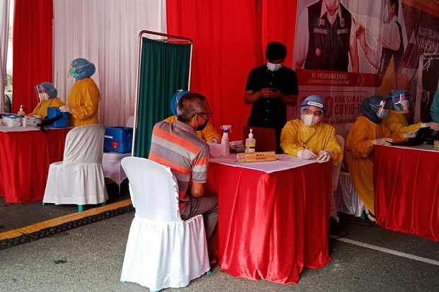 Penyuntikan Vaksin Tahap Kedua di Palembang, Puluhan Pedagang di Pasar Cinde Menolak Divaksinasi