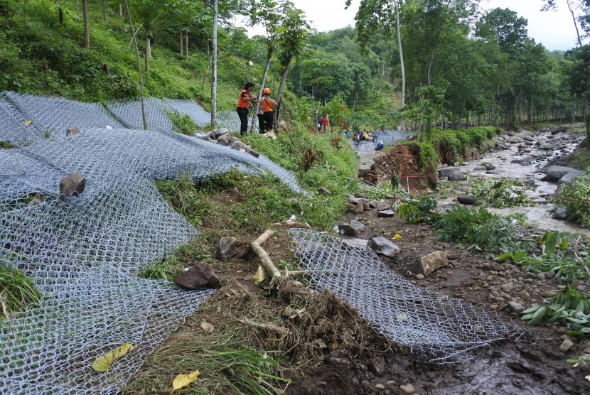 Mengantisipasi Banjir, Gubernur Jatim Minta Pemkab Jember Keruk Sungai