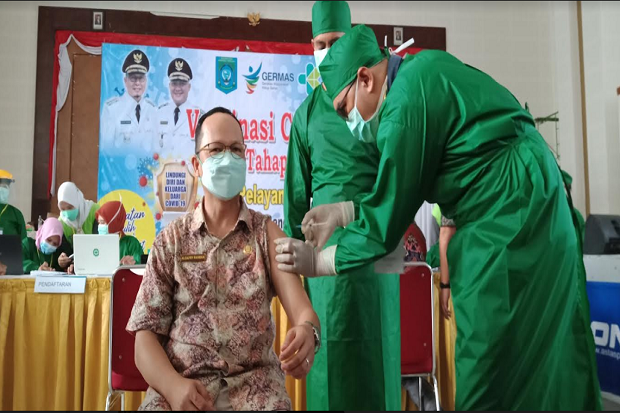 Ribuan ASN dan Pelayanan Publik di Bangka Tengah Ikuti Vaksinasi Massal