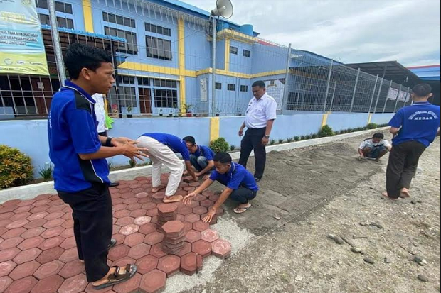 Menjalani Masa Pembinaan, LPKA Medan Ajari Anak Keterampilan Memasang Paving Blok