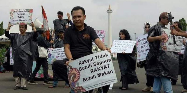 Iwan Sumule: Seharusnya Jokowi Bikin Perpres Kalajengking Biar Bisa Bayar Utang, Bukan Perpres Miras
