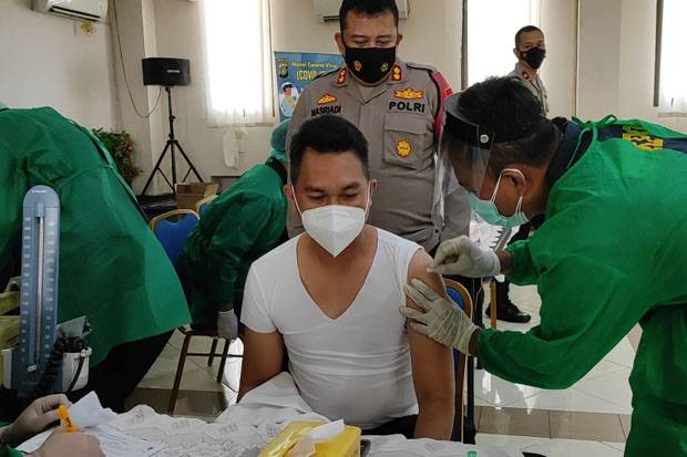 Polres Metro Jakarta Utara Lakukan Vaksinasi COVID-19 Tahap Pertama