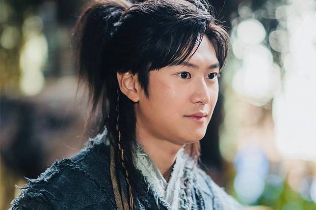 Gantikan Posisi Ji Soo, Drama River Where the Moon Rises Rilis Penampilan Perdana Na In Woo sebagai On Dal