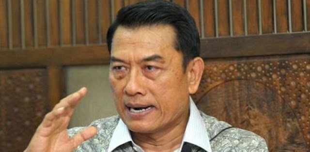 Demi Demokrasi, Ujang Komarudin Usul Jokowi Pecat Moeldoko Dari KSP