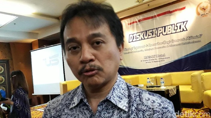 Roy Suryo Vaksinasi COVID di Kemenpora Lalu Singgung Hoax Panci