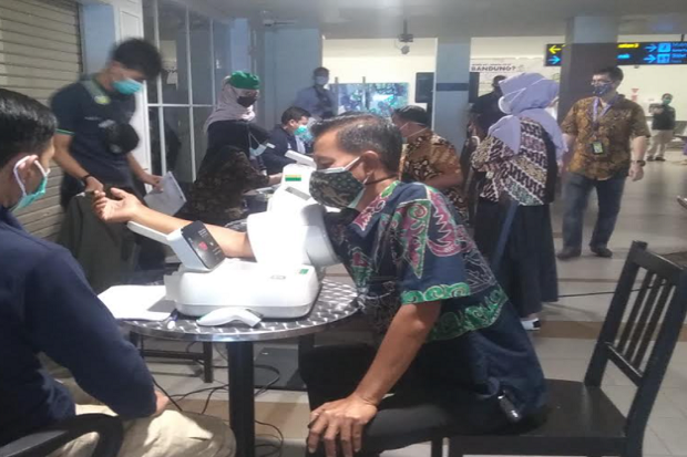 Sebanyak 745 Pegawai Maskapai dan Petugas Bandara Husein Bandung Divaksinasi COVID-19