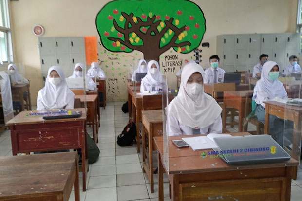 Hari Pertama Uji Coba Pembelajaran Tatap Muka di Kabupaten Bogor, 'Senang, Kangen Teman-teman' Ujar Siswa