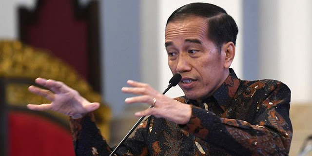 Jokowi Ngaku Tak Berniat 3 Periode, Muslim Arbi: Kayak Emak-emak, Lampu Sen Ke Kiri Motornya Belok Kanan