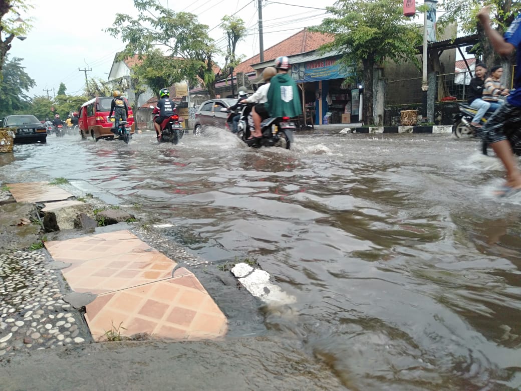 Jalan Basuki Rahmat Jadi Langganan Banjir di Purwakarta