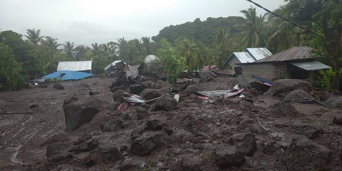 BNPB Kirimkan Bantuan Logistik untuk Korban Bencana Banjir dan Longsor di Flores Timur NTT