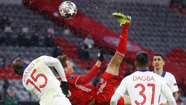 Dibawah Guyuran Salju, Tuan Rumah Bayern Munchen Takluk dari PSG