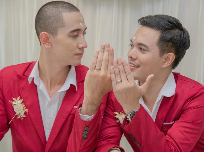 Pasangan Gay Thailand yang Dihujat Netizen Indonesia Tempuh Jalur Hukum