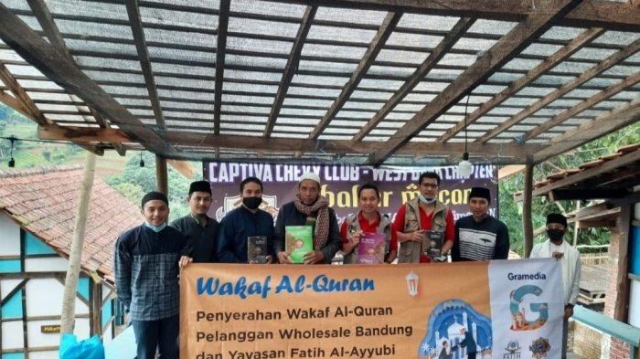 PT Gramedia Menyerahkan 100 Wakaf Al-Quran Pelanggan Wholesale Bandung