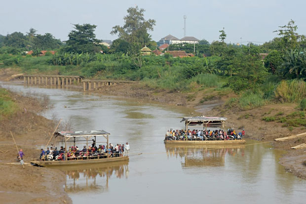Mencegah Pemudik, Jalur Perahu Eretan di Bekasi Ditutup