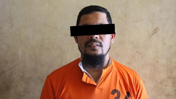 Tampang Eks Pimpinan FPI Aceh Tersangka Ajak Terobos Mudik Berbaju Tahanan