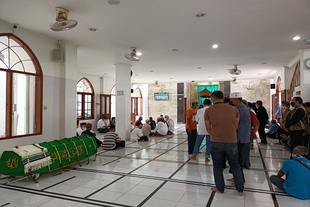 Jenazah Sapri Pantun Disalati Banyak Pelayat di Masjid Jami Al Irsyad