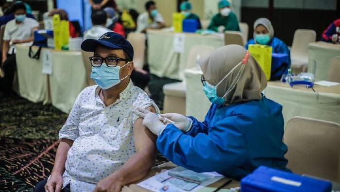 Dinkes Kota Bogor Lanjutkan Vaksinasi Lansia dengan Jemput Bola