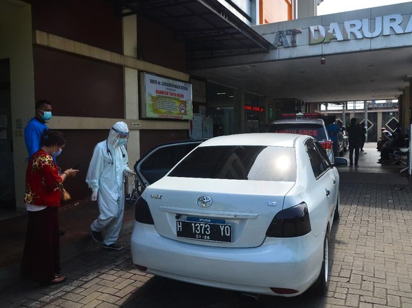 RS di Bandung Penuh, Pasien COVID-19 Tunggu Berjam-jam hingga Pingsan