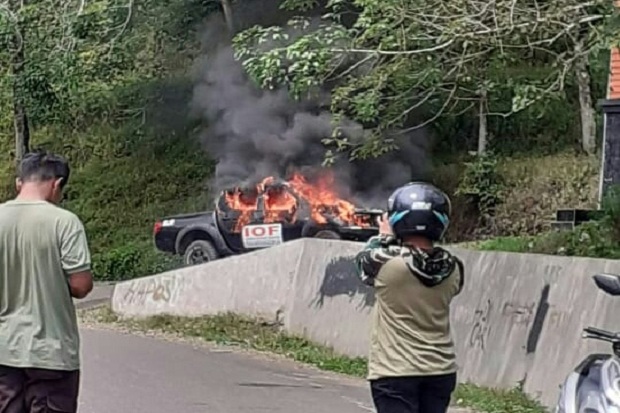 Mobil Mantan Pejabat Sidimpuan Sumut Hangus Terbakar di Tapsel Sumut