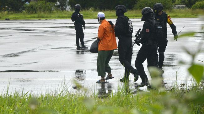 Densus 88 Tangkap 13 Terduga Teroris di Riau