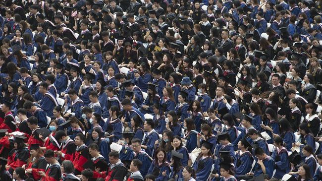 11.000 Mahasiswa Kampus di Wuhan Wisuda Massal Tanpa Masker