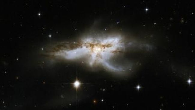 Tiga Galaksi Tabrakan, Potensi Bikin Dua Lubang Hitam Aktif