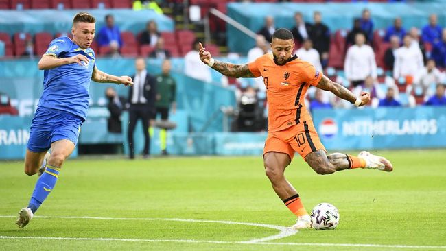 Frank de Boer  Optimistis Memphis Depay Bakal Kian Bersinar di Piala Eropa 2020