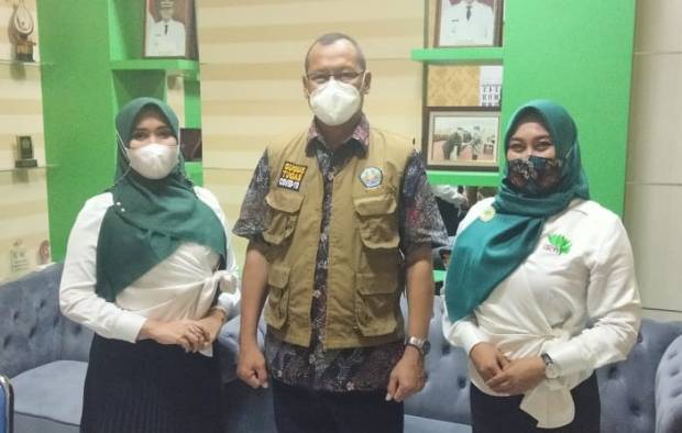 Menekan Laju COVID-19, HKTI Bagikan 1.500 Dosis Ivermectin ke Bangkalan