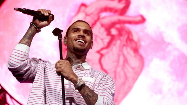 Chris Brown Diduga Aniaya Seorang Wanita di Rumah