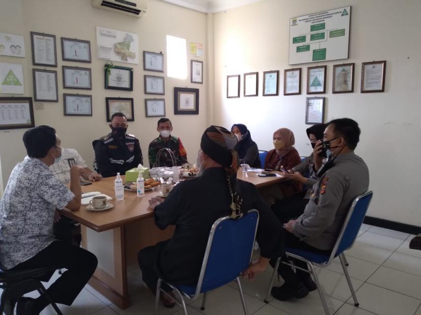 Warga Geruduk Yayasan yang Diduga Ajarkan Aliran Sesat di Bandung