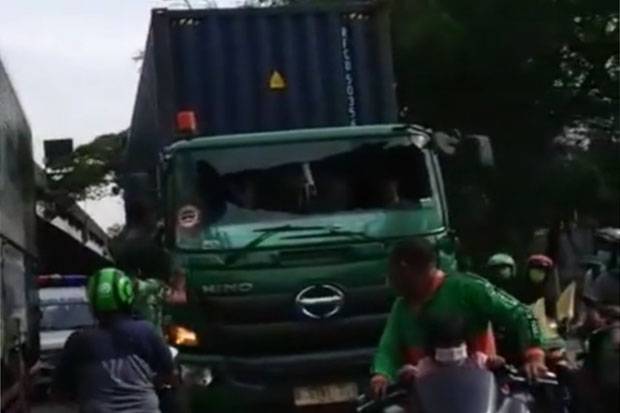 Polisi Usut Penganiayaan dan Perusakan Truk Kontainer oleh Koboi Pajero di Jakut