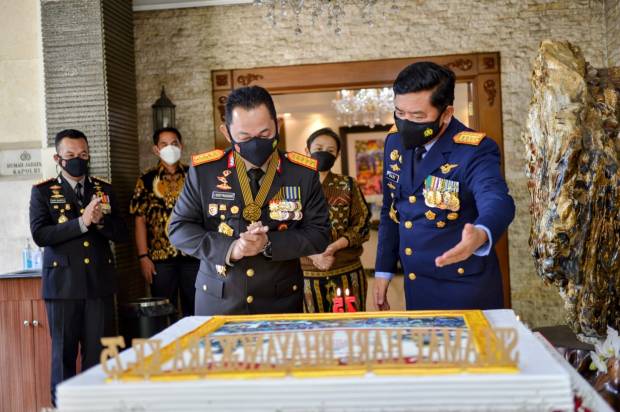 Hari Bhayangkara Ke-75, Panglima TNI Beri Kejutan kepada Kapolri